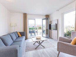 Comfy Holiday Home, Beach Within Walking Distance