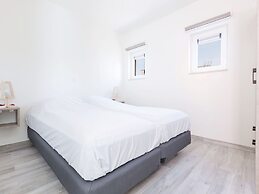 Comfy Holiday Home, Beach Within Walking Distance