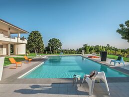 Beachside Apartment in Tavullia