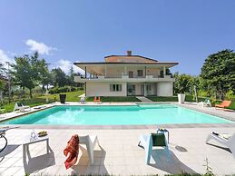 Beachside Apartment in Tavullia