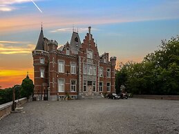 Wellness Castle With Cinema Bliss