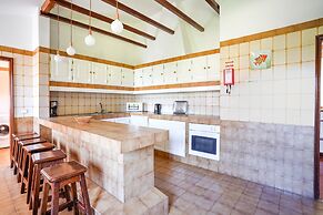 Villa in Vilamoura With Pool Near Beach