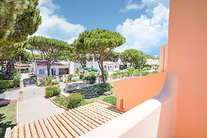 Villa in Vilamoura With Pool Near Beach
