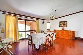 Villa in Vilamoura With Pool Near Beach