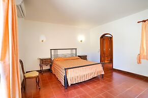 Villa in Vilamoura With Pool Near Beach