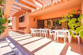 Villa in Vilamoura With Pool Near Beach