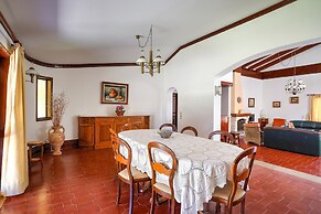 Villa in Vilamoura With Pool Near Beach