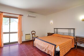 Villa in Vilamoura With Pool Near Beach