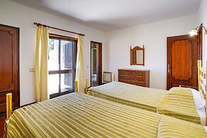 Villa in Vilamoura With Pool Near Beach