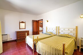 Villa in Vilamoura With Pool Near Beach