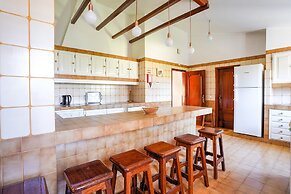 Villa in Vilamoura With Pool Near Beach