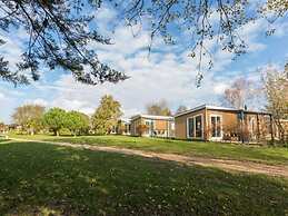 Chalet in Vrouwenpolder With Garden
