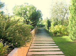 Holiday Home with Nicely Decorated Interior near Lake Garda