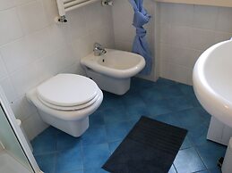 Holiday Home with Nicely Decorated Interior near Lake Garda