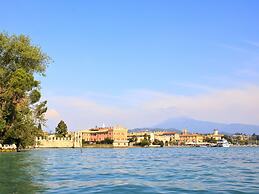 Holiday Home with Nicely Decorated Interior near Lake Garda