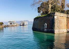 Belvilla by OYO Apartment in Peschiera del Garda