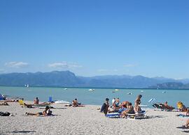 Belvilla by OYO Apartment in Peschiera del Garda