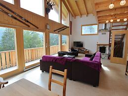 Charming Chalet With Open Fireplace