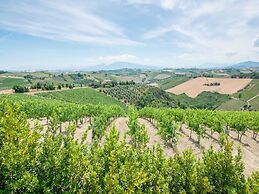 Captivating Apartment in Ascoli Piceno with Hot Tub