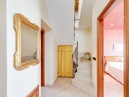 Belvilla by Oyo Sirente House