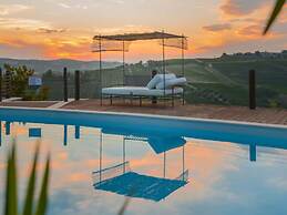 Belvilla by OYO Enticing Apartment With Pool