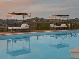 Belvilla by OYO Enticing Apartment With Pool