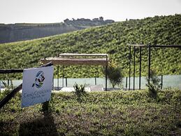 Belvilla by OYO Enticing Apartment With Pool