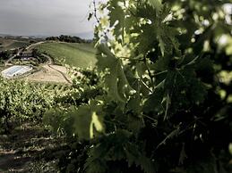 Belvilla by OYO Enticing Apartment With Pool