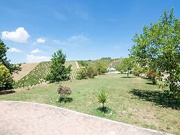 Belvilla by OYO Enticing Apartment With Pool