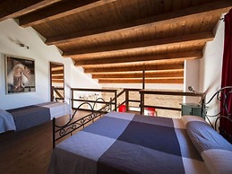 Serene Apartment in Ascoli Piceno with Hot Tub