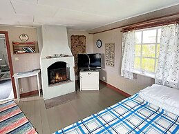 Nostalgic Island Idyll in Aaeu