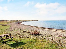 Nostalgic Island Idyll in Aaeu