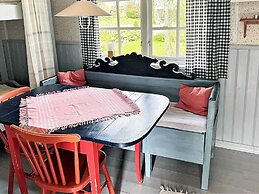 Nostalgic Island Idyll in Aaeu