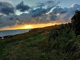 Secluded Harbor Cottage-by Traum