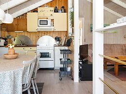 Secluded Harbor Cottage-by Traum