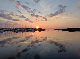 Secluded Harbor Cottage-by Traum