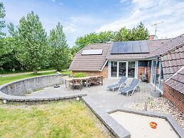 Luxurious Pool Retreat in Blavand-by Traum