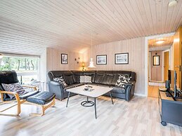 Bright Cottage With Covered Terrace-by Traum