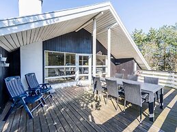 Bright Cottage With Covered Terrace-by Traum