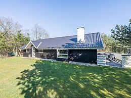 Bright Cottage With Covered Terrace-by Traum