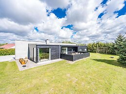 6 Person Holiday Home in Hemmet