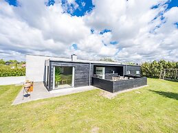 6 Person Holiday Home in Hemmet