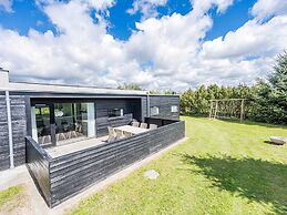6 Person Holiday Home in Hemmet