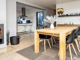 6 Person Holiday Home in Hemmet