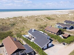 Seaside Charm With Spa and Sauna-by Traum