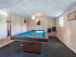 Luxurious Retreat With Spa and Sauna-by Traum