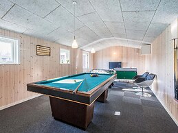 Luxurious Retreat With Spa and Sauna-by Traum