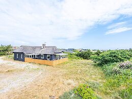 Bright Seaside Retreat in Haurvig-by Traum