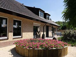 Modern Chalet, Beautiful Location, Utrecht at 20km