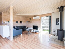 Modern Woodland Retreat-by Traum